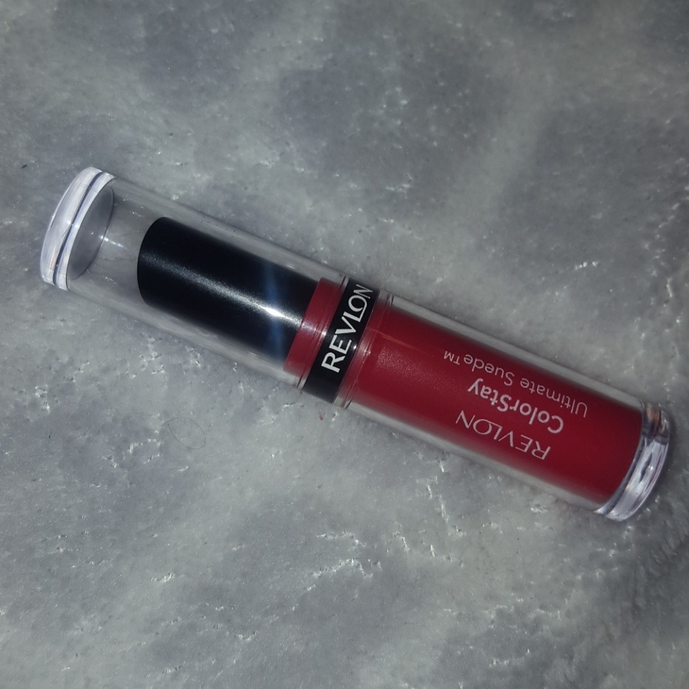 Revlon Colorstay Ultimate Suede